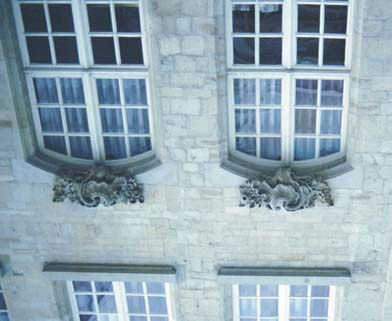 Stadspaleizen ontwerp voor een venster aan de binnenplaats. 343 Het bouwproces Op 28 november 1749 schreef Van Ba