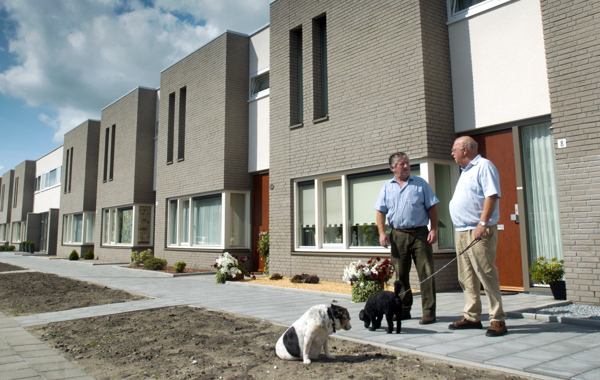 Koopgarant Over het hoe en wat De financiering U kunt de woning kopen met eigen geld, een hypothecaire lening of een combinatie van beide.