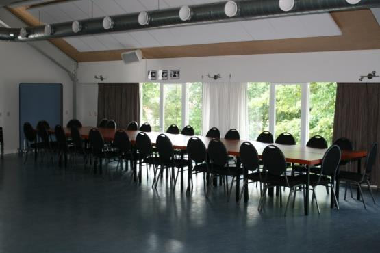 Er is op school een overblijfmogelijkheid. De TSO is uitbesteed aan de Stichting Kinderdagcentra Zwartewaterland.