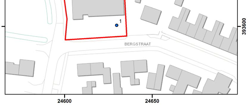 Afbeelding 5. De locaties van de boringen (blauw gemarkeerd), geprojecteerd op een uitsnede van de Topografische Kaart. Het plangebied is rood omkaderd. Topografische Dienst Kadaster, Emmen [2013].