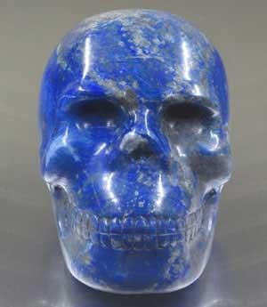 MANSUR. Deze weegt 2 kg en is gemaakt van Lapis Lazuli uit het Amazone gebied in Peru door een Peruaan uit de Inca-lijn.