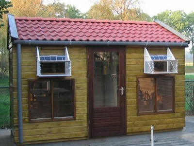 Zorg er in ieder geval voor dat het hok van binnen goed droog is en dat de temperatuurverschillen niet te groot zijn. Een goede ventilatie en isolatie zijn belangrijk.