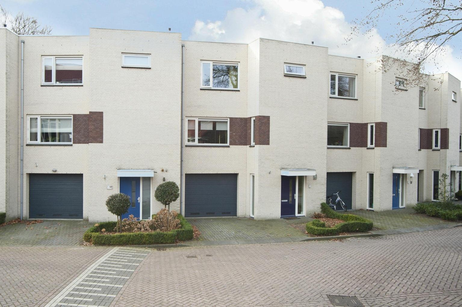 DONGEN Rosariopark 58 Zeer ruime stadswoning met sfeer, warmte en luxe voorzieningen en met inpandige garage, gelegen