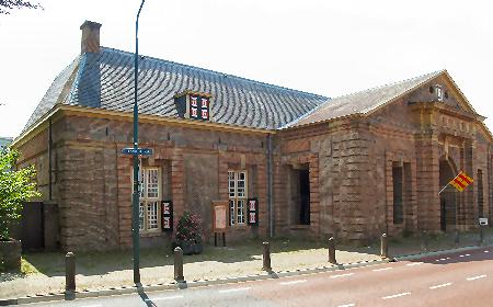 Het Graafs Museum in de Hampoort en in de Kazematten, maakt samen met het Kenniscentrum Graafs Erfgoed, deel uit van de Stichting Graeft Voort. Adres: St.