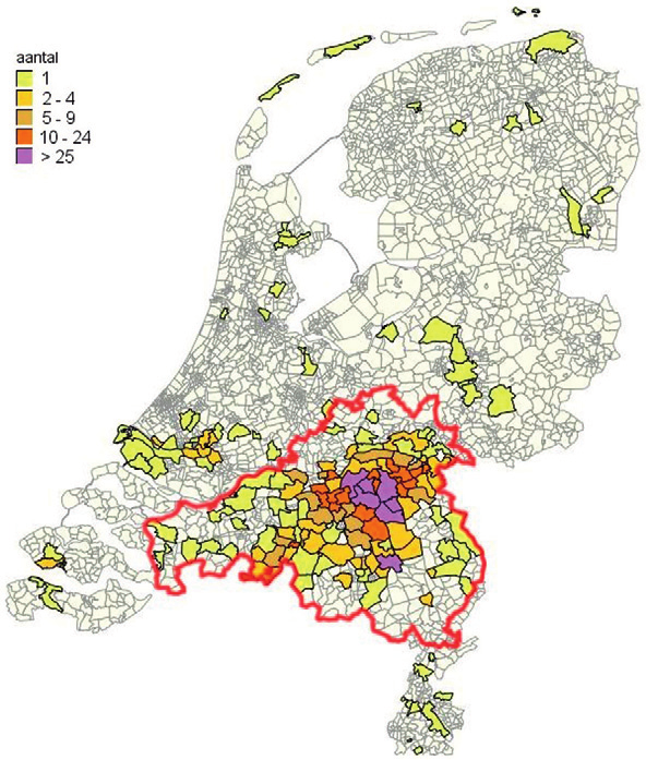 a FIGUUR 2 (a) Totaal aantal meldingen van Q-koorts in 2007 en 2008 in absolute aantallen naar 3-cijferig postcodegebied op basis van meldingen aan de GGD s in Nederland.