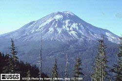 DEEL 1 EEN KENNISMAKING MET DE MOUNT ST. HELENS AAN DE NOORDWEST-KUST VAN DE VERENIGDE STATEN LIGT HET GIFFORD PINCHOT NATIONAL FOREST. MIDDEN IN DAT PARK VIND JE MOUNT ST. HELENS. DIT IS EEN VULKAAN MET EEN HOOGTE VAN 2.