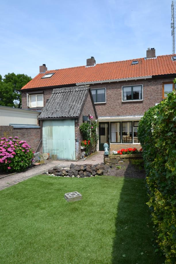 Tuin: De woning heeft een voor- en achtertuin. De achtertuin is ca. 14 m. diep bij 6 m. breed en is gelegen op het zonnige zuidwesten.