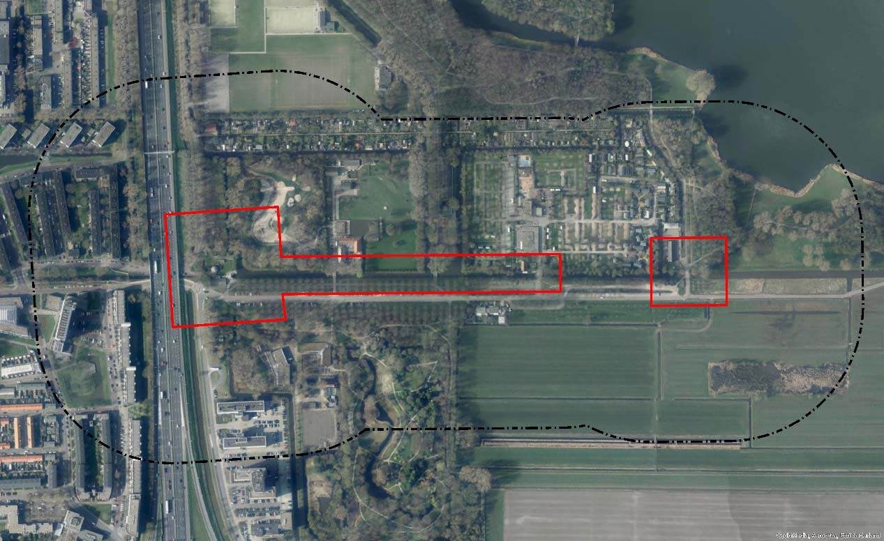 Afb.12.- Situatie d.d. 1981. Rood omlijnd: onderzoeksgebied. Zwart omlijnd: analysegebied. Afb.13.- Situatie d.d. 2015.