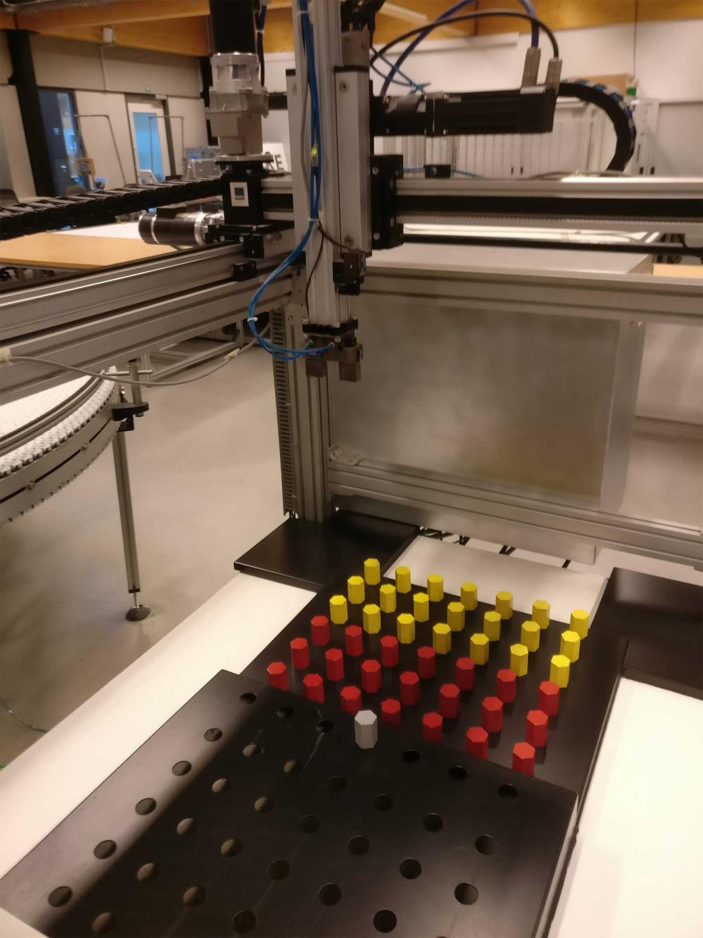 Slot demonstratie (4-op-rij) Eén dergelijke opstelling is De Vier-Op-Een-Rij opstelling Wordt in labo s gebruikt