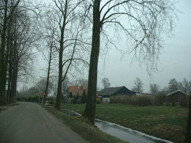 28. BUITENGEBIED POLDERLINTEN Landelijke Polderlinten (Gebiedstype H6.3) Polderlinten worden gekenmerkt door langgerekte landschappelijke lijnen met bebouwing in verschillende dichtheden.