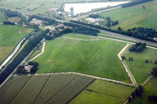 Project Kenmerk : Bureauonderzoek Plangebieden Oude Rijksweg en Koezenkooiweg te Rouveen : EKU/DIR/HAMA/2011093 - aanleg en verbetering van kavelsloten; - aanleg van bouwplaatsen voor boerderijen in