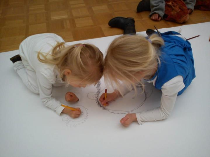 De Verzamelkoffer en de Kinder-doe-galerij bij het Rijksmuseum Twenthe Museumbezoek met kinderen, dat wordt nog leuker dankzij de Verzamelkoffer en de Kinder-doe-galerij.