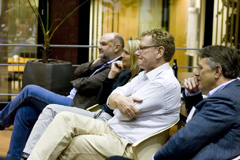 De presentaties Willemijn stelt de jury van Woonbron voor: Ronald Luiten, Rian