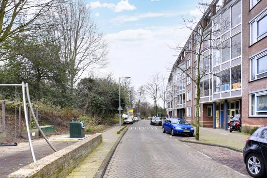 Het appartement Op een mooie en centrale locatie bieden wij een licht en efficiënt ingedeeld vierkamer appartement aan.