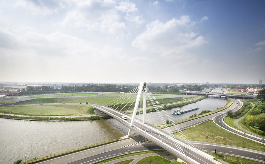 Via R4 Omschrijving Via R4 Gent is een PPS Infrastructuuractief rond het voltooien van de ringweg rond Gent tussen Merelbeke en Zwijnaarde.