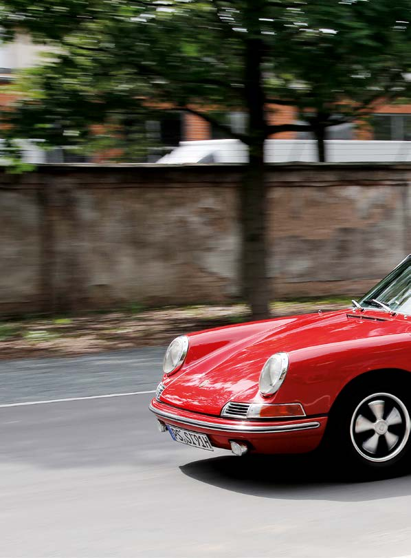 Oer-911 2.0 Coupé (130 pk) uit 1966 Jaargenoten Er zijn maar weinig autobezitters die kunnen zeggen dat ze uit hetzelfde jaar stammen als hun auto.