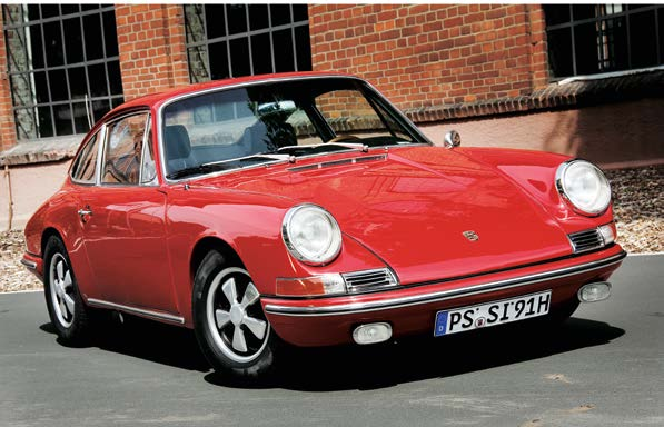 Het is een bijzondere combinatie, de klassieke rode 911 en zijn Duitse eigenaar Frank Serr uit Reischweiler. De 46-jarige techneut toverde zijn 2.