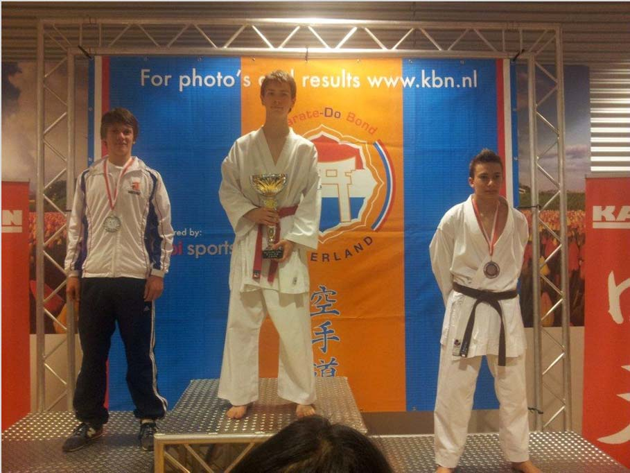 Competitieresultaten Kaiten Open Karate International 3 juni 2012 - Almere (NL) Robbe Vandeuren : 3e plaats (jongens 14/15 jaar) Agenda & nieuws Donderdagtrainingen Vanaf september kan men op de