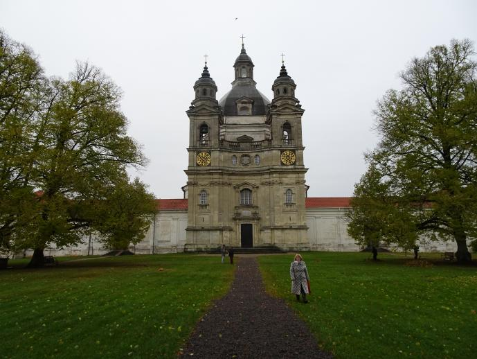 Van gotiek naar renaissance, barok en classicisme, alle bouwstijlen gebruikt in Vilnius kunnen hier gevonden worden.