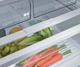 De regelbare vochtigheidsgraad in de hyperfresh-lade zorgt ervoor dat uw groenten en fruit langer vers blijven.