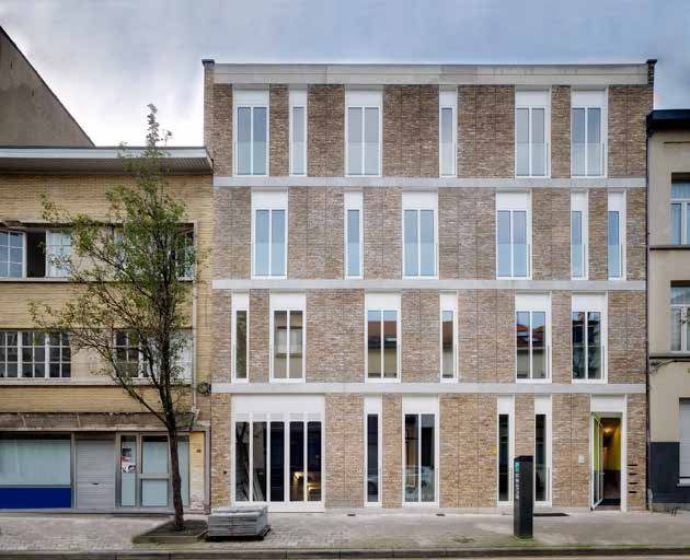 AG VESPA VERKOOPT 4 ruime appartementen met terras Ooievaarstraat 16 2060 Antwerpen AG VESPA verkoopt vier ruime appartementen met veel lichtinval in de Ooievaarstraat 16.