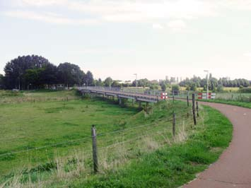 We krijgen trouwens ook weinig klachten. Natuurlijk, het is niet overal zondermeer veilig, maar dat kan ook niet en zeker niet via infrastructuur.