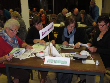 De deelnemers dienden te antwoorden welke persoon voorzitter was van de Tieloodse vereniging die door de quizmaster werd voorgelezen.