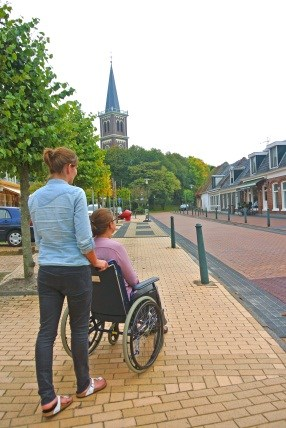 Programma 8 Welzijn en zorg Missie / programmadoelstelling De gemeente Menameradiel wil dat alle burgers van de gemeente op een zo gelijkwaardig mogelijke wijze kunnen deelnemen aan de samenleving