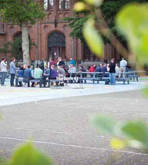 oversteeg. Wat ik ook super vond, was dat we iedere dinsdag een hele dag ter plekke gewerkt hebben: in de winter in de vrieskou-kerk en in de zomer in de zon van het voorpleintje.