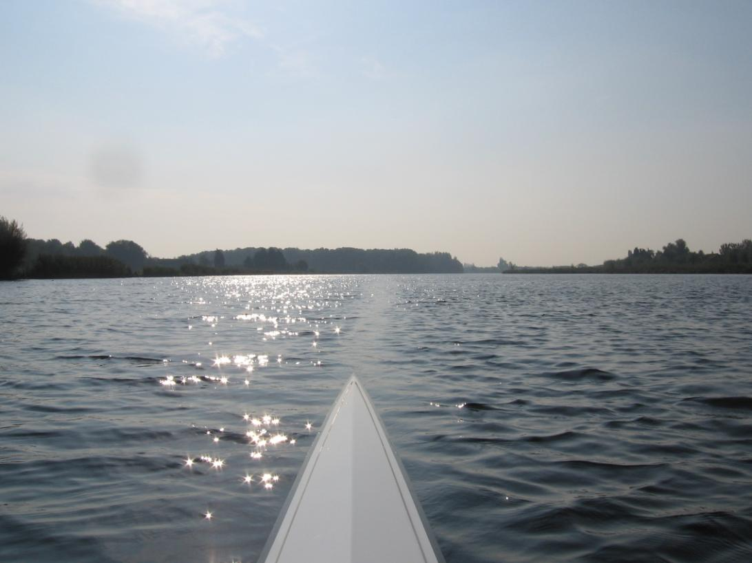 3. REMINDER Skifflessen en Roeimarathon Zoals iedereen wel gemerkt heeft is de zomer nu bijna echt begonnen... Het wordt dus tijd om een paar dingen niet te vergeten.