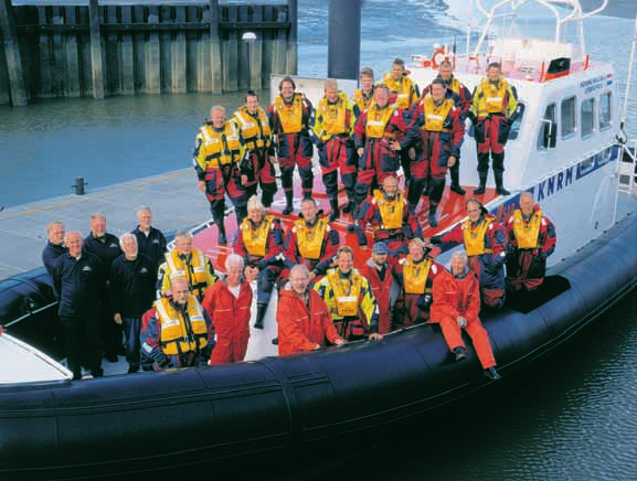 Opleidingen Percentage gediplomeerde bemanningsleden: Cijfers betreffende het jaar 2003 2003 2002 2003 2003 Aantal bemanningsleden totaal: Gediplomeerd voor: Fast Rescue Boat Training Maritieme