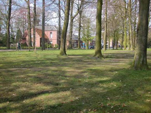 Langs de ontsluitingswegen in de nabijheid van de stad ontstond bebouwing.