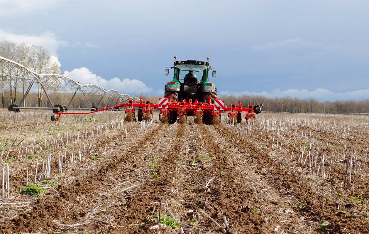 STRIGER STRIP TILL: STROKENBEWERKING HEEFT DE TOEKOMST! STRIGER, het strokenbewerkingsconcept van KUHN.