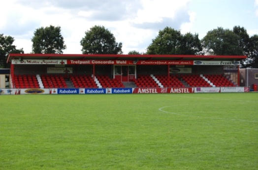 In werkelijkheid bespeelt de vereniging 5 velden. Op basis van de nieuwe normering heeft s.v. Concordia Wehl recht op 6 kleedkamers en 3 teamlockers.