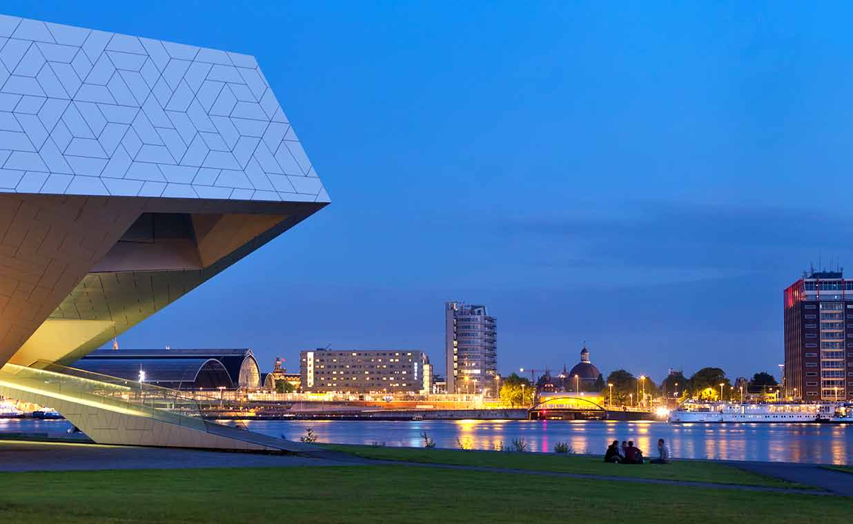 Amsterdam-Noord. Anders dan alle anderen. Alles wat u nodig heeft, vindt u bij Noordspot om de hoek. Supermarkten, benzinestations en allerlei levensmiddelenwinkels zijn altijd vlakbij.