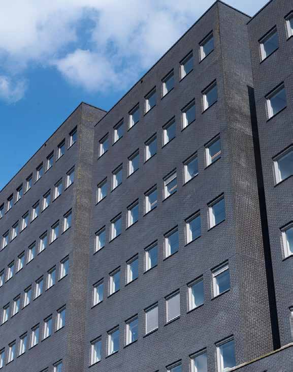 Geïnspireerd door het silhouet van de monoliet heeft architectenbureau Wieringa een tijdloos gebouw ontworpen dat voldoet aan de meest geavanceerde eisen en waarin