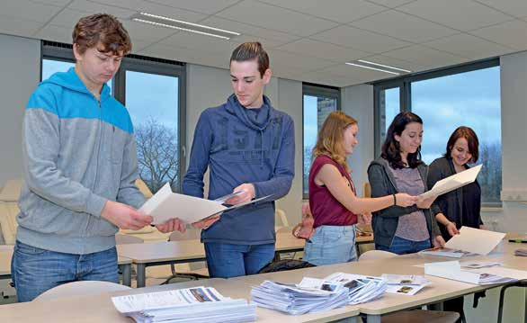 Denk hierbij aan de schoonmaak en de inrichting van een gastenruimte, of ruimtes voor andere activiteiten.