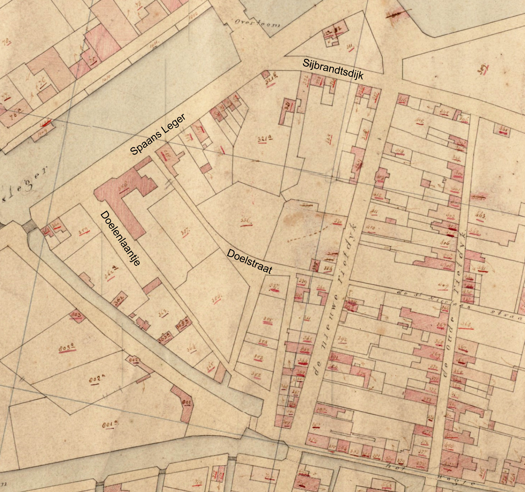 Het voormalige terrein van de Nieuwe Doelen is waarschijnlijk nog te herkennen in de perceelgrenzen op de kaart uit 1823.
