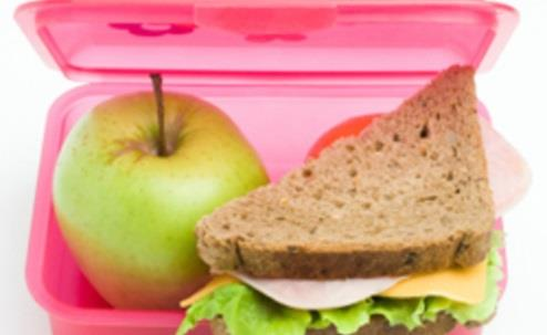 Schoolrestaurant Warme maaltijden en soep (voor bij de boterhammen) s Middags kunnen de leerlingen indien gewenst op school blijven eten.
