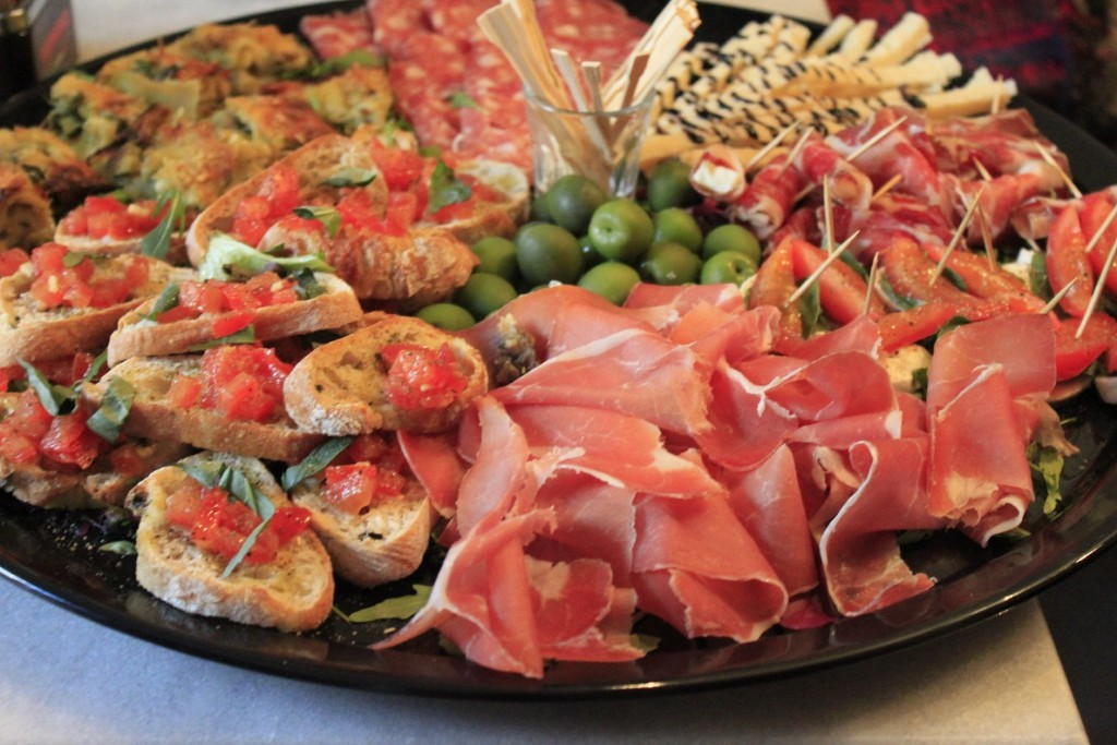 Top Tip 4 Eatalia Zowel voor de Italiaanse thuiskok of voor een geweldige antipasti in Den Haag is de tip in het Haags Hofkwartier Eatalia. Passie voor Italiaans eten.