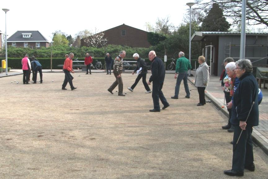 Jeu de Boules Park Iedere dinsdagmorgen van 9.30 uur tot 12.00 uur en donderdagmiddag van 14.00 tot 16.00 wordt er gespeeld. Iedereen is welkom Op zondag 20 april houden wij de opening van ons park.