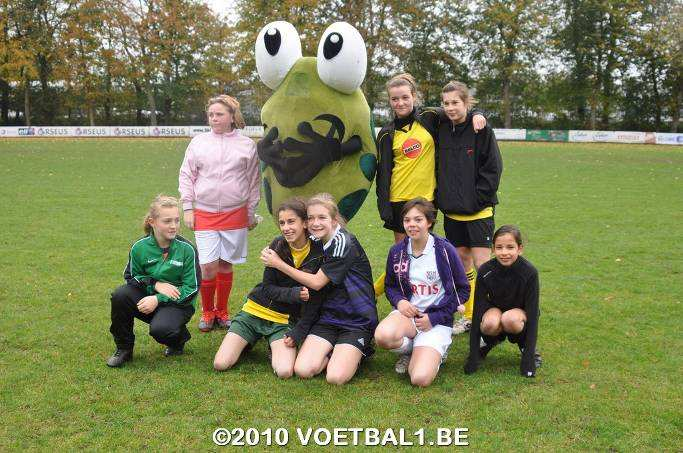 MEISJESVOETBAL 4x4 tornooi voor meisjes Het vijfde 4x4 tornooi voor meisjes vond plaats op de terreinen van Ossmi op donderdag 11 november laatstleden.