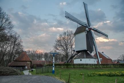 Bezoek aan de Pandoerenhoeve en Kaasstrooimolen - De leerlingen kunnen zich houden aan de afspraken die gelden tijdens het bezoek. - De leerlingen kunnen samen werken aan een groepsopdracht.