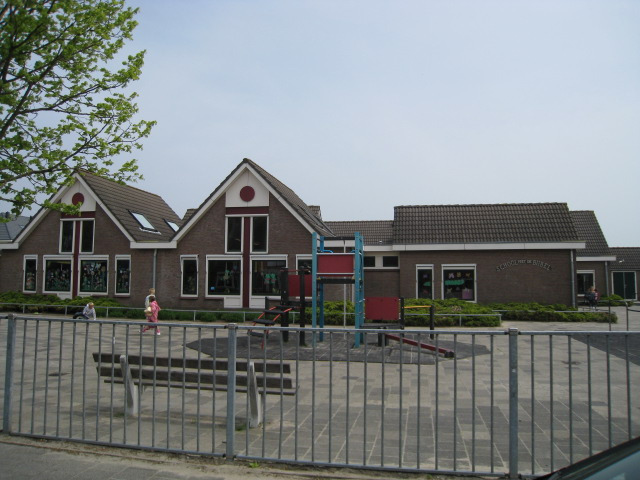 7 Vereniging christelijk onderwijs Eemdijk 7.1 Vraag en aanbod Voor de kern Eemdijk wordt uitgegaan van een min of meer stabiele leerlingensituatie. 7.2 School met de Bijbel Visie schoolbestuur De school is nu, na jaren te schommelen rond de opheffingsnorm, stabiel wat betreft de leerlingaantallen.