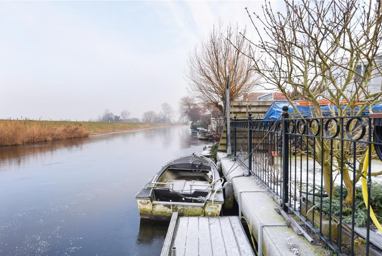 Kenmerken van Raadhuisstraat 53 in Oosthuizen Kenmerken Soort Kamers Woonoppervlakte Inhoud Bouwjaar Tuin Garage Verwarming Isolatie Eengezinswoning 4 79 m² 435 m³ 1963 achtertuin, voortuin