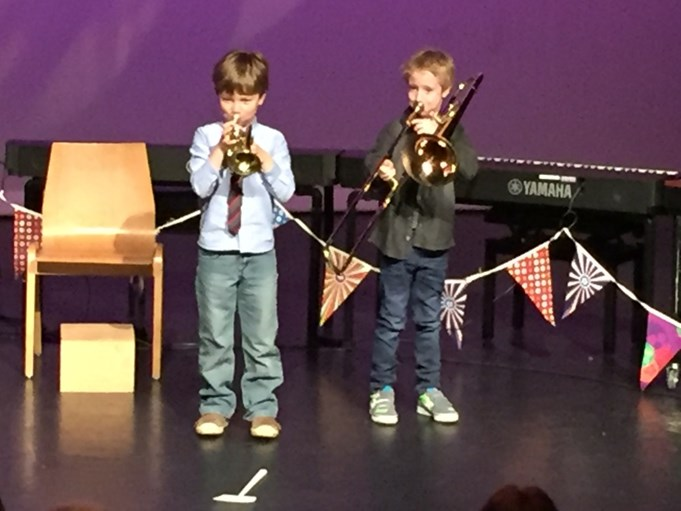 Leerlingen op gitaar, blokfluit, trombone, trompet en saxofoon zullen laten horen waartoe ze, soms na zeer korte