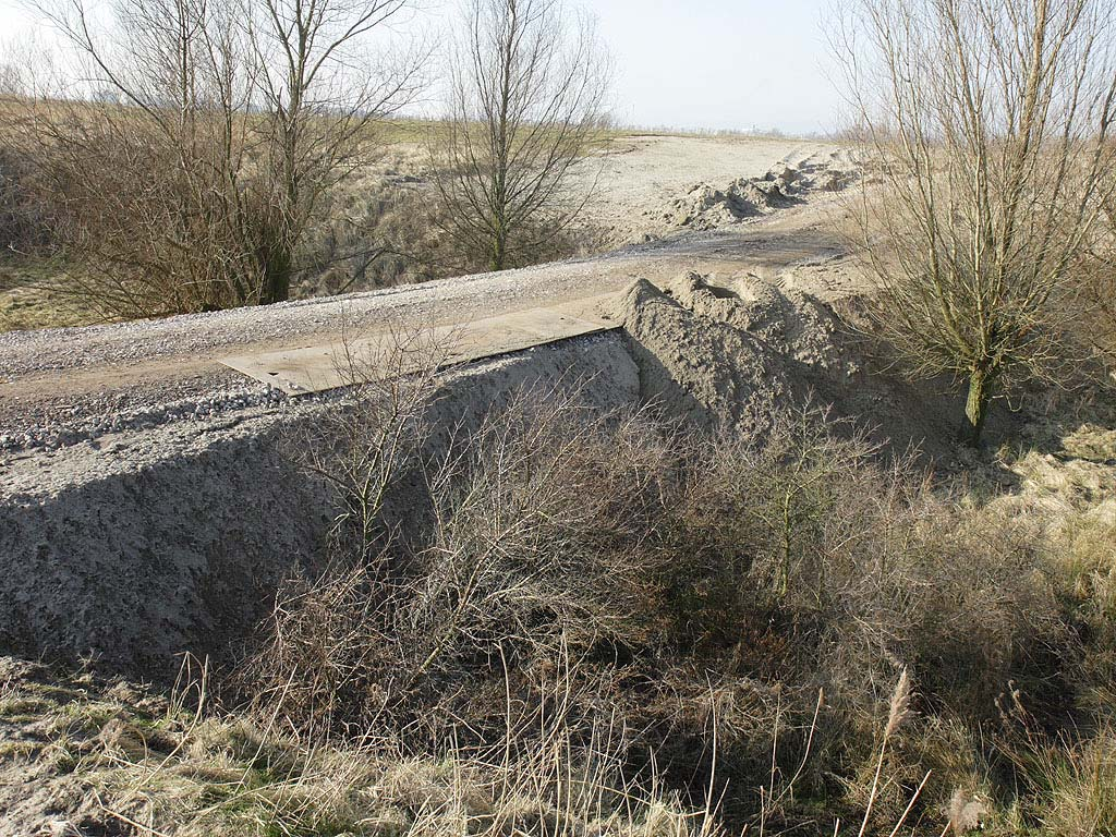 Foto 9: voor het nieuwe fietspad over de Landtong moest lokaal wat