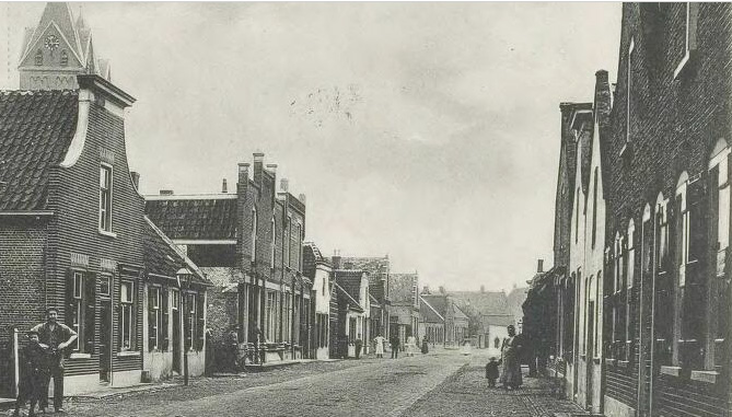 Naast deze 2 rijksmonumenten is de molen aan de De Molensteen 3 (voorheen Hoge Zeedijk 1b) ook een rijksmonument.