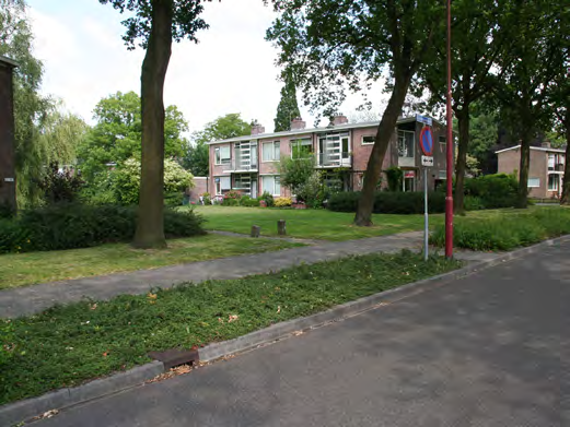 Hier etagewoningen aan de Zonnebloemstraat. K.R.