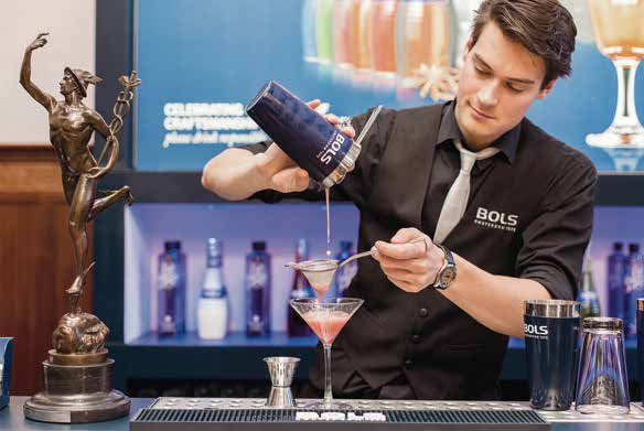 wereldwijd vooral van de cocktaillikeuren. Lucas Bols richt zich niet direct op de consument. Het is een business to business bedrijf, met als klant de barman.